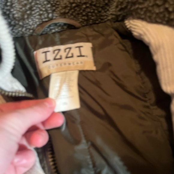 Izzi Outwear coat vintage 
size small can also fit a medium! - Picture 4 of 9
